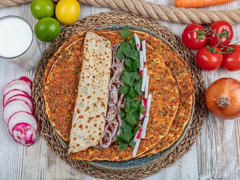 Evde Lahmacun Yapımı 7 Farklı Ev Yapımı Lahmacun Tarifi